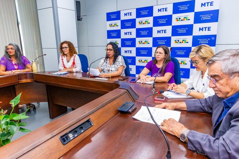 Mulheres são 70% da força de trabalho na economia solidária mundial, diz Gilberto Carvalho