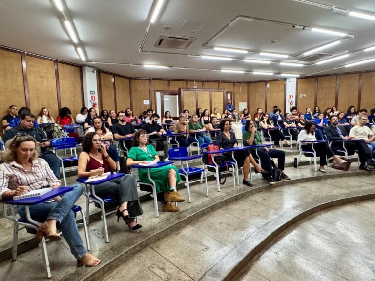 Professores da rede pública de ensino participam da primeira pós-graduação da UnDF Professores da rede pública de ensino participam da primeira pós-graduação da UnDF