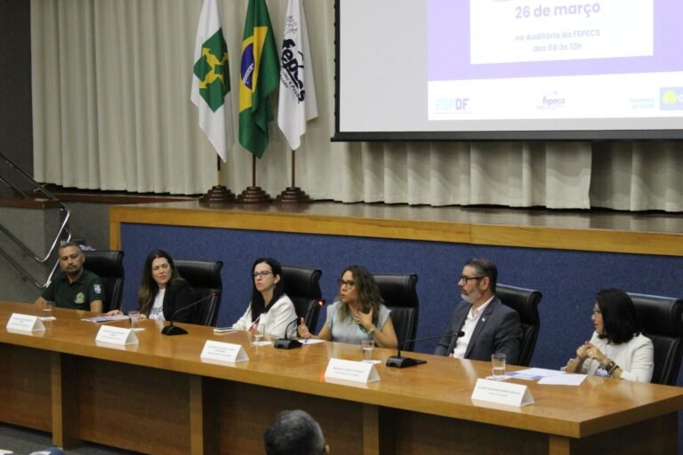 Profissionais da saúde participam do 1º Fórum de Treinamento em Serviço Profissionais da saúde participam do 1º Fórum de Treinamento em Serviço