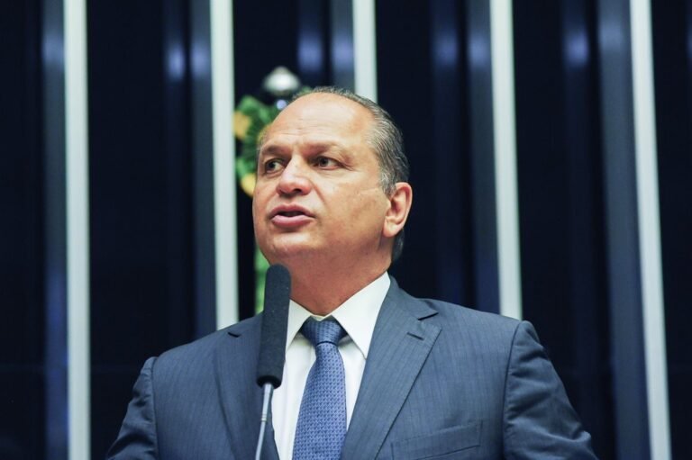 Volta de ex-líder de Bolsonaro à Câmara abre disputa na sigla de Lira Volta de ex-líder de Bolsonaro à Câmara abre disputa na sigla de Lira