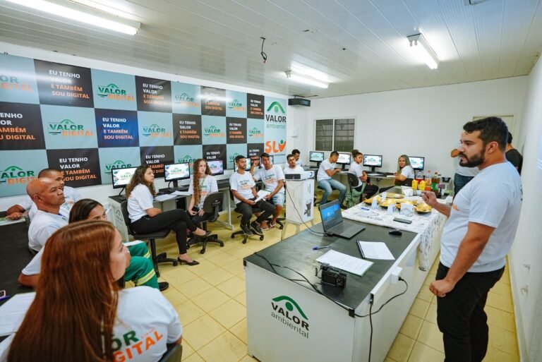 Garis do DF passam por capacitação em informática Garis do DF passam por capacitação em informática