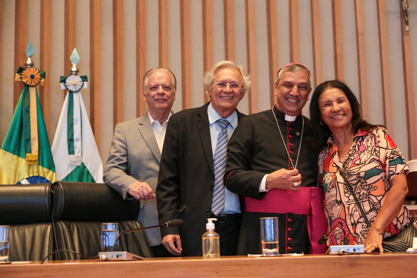 Dom Marcony recebe título de Cidadão Benemérito de Brasília em sessão solene na CLDF