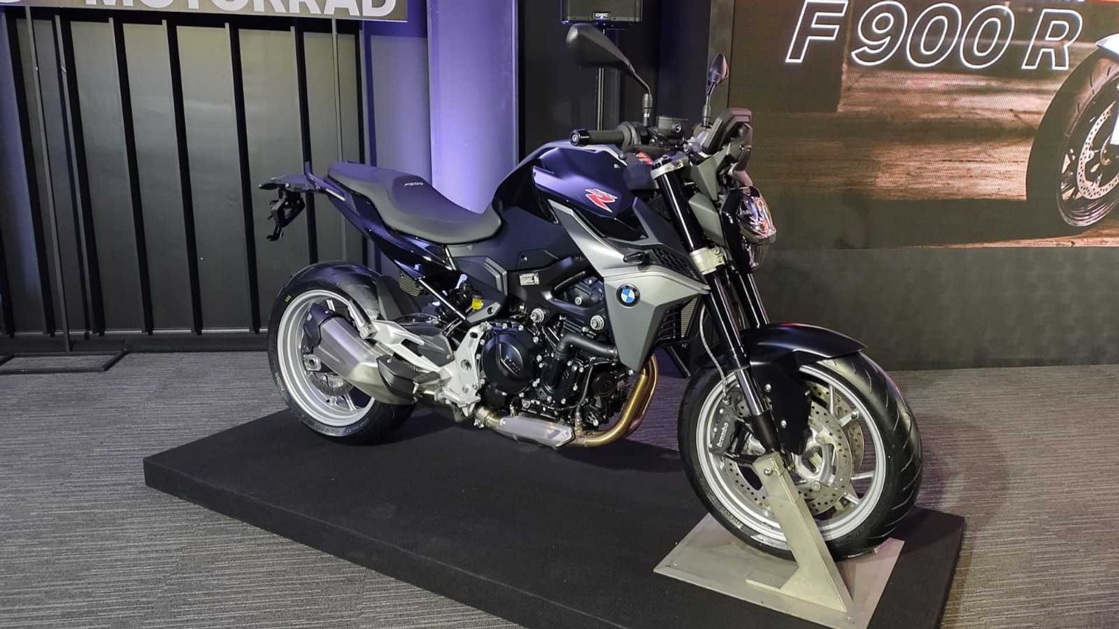 BMW oferece F 900 R com R$ 16 mil de desconto no preço