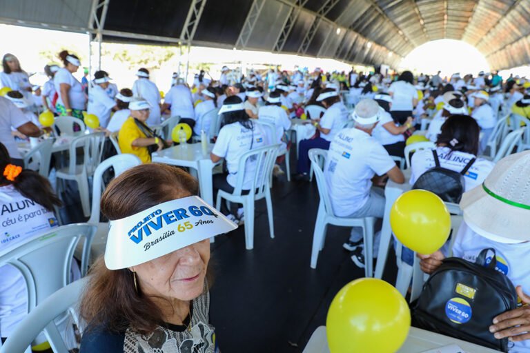 Brasília celebra 65 anos com festa dedicada à melhor idade Brasília celebra 65 anos com festa dedicada à melhor idade