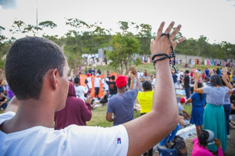 Encenação da Paixão de Cristo, em Planaltina, terá distribuição de 26 mil litros de água potável Encenação da Paixão de Cristo, em Planaltina, terá distribuição de 26 mil litros de água potável