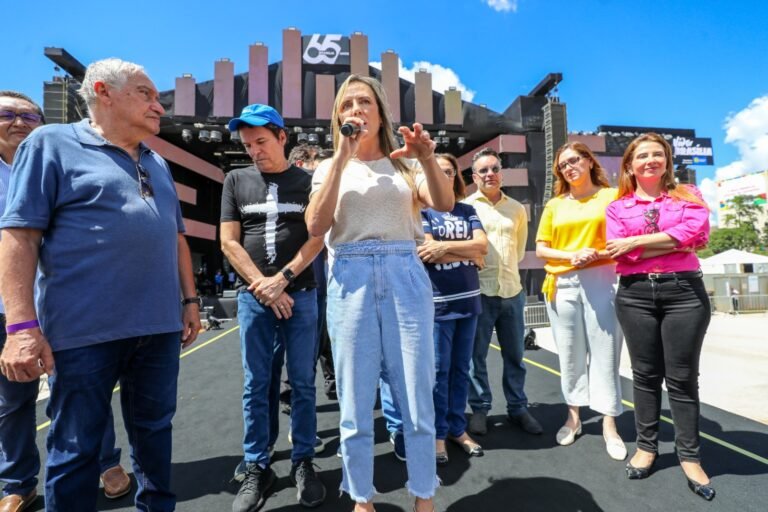 Fé e festa: Evangélicos celebram o aniversário de Brasília na Esplanada Fé e festa: Evangélicos celebram o aniversário de Brasília na Esplanada