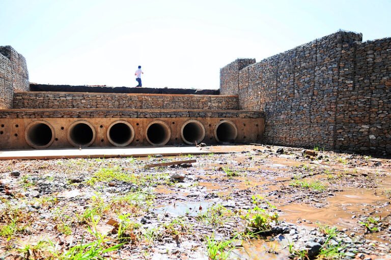 GDF investe na construção de 40 bacias de contenção para melhorar drenagem nas cidades GDF investe na construção de 40 bacias de contenção para melhorar drenagem nas cidades