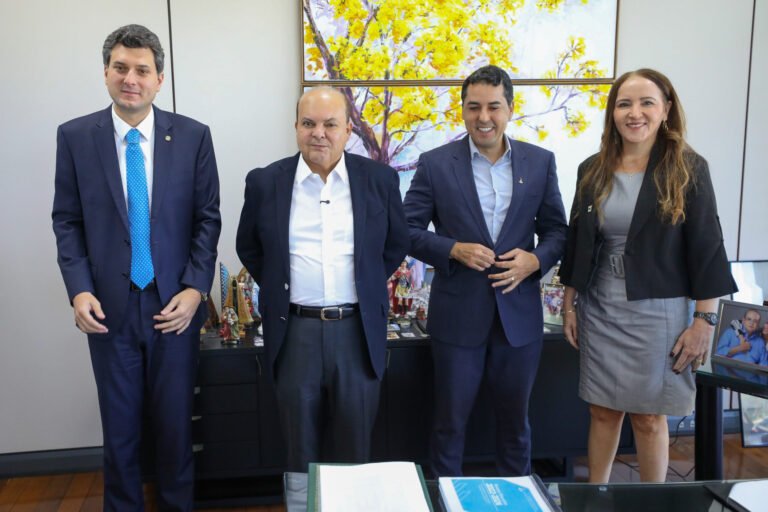 Ibaneis Rocha e Eduardo Pedrosa anunciam a construção do centro de referência para pessoas com autismo no DFPrimeira unidade será no Plano Piloto e terá atendimento especializado para crianças, adolescentes e adultos com TEA – Eduardo Pedrosa Deputado Distrital