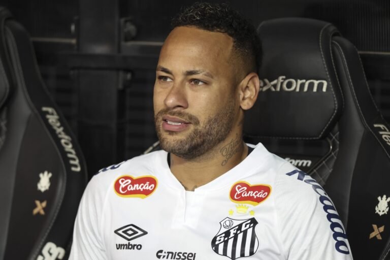 Neymar crava que apenas três times são melhores que o Santos. Veja Neymar crava que apenas três times são melhores que o Santos. Veja