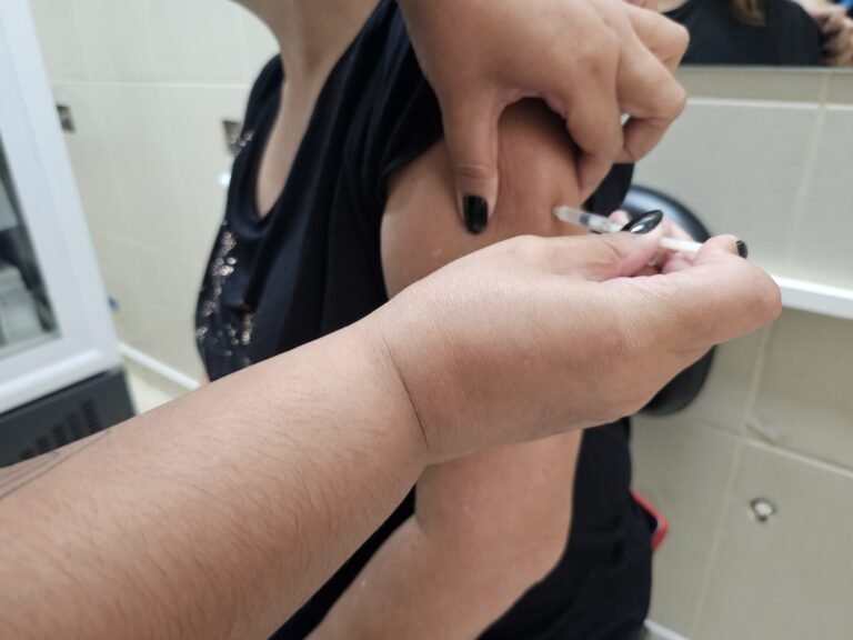 Vigilância Epidemiológica do HRSM aplica mais de mil vacinas contra influenza em oito dias