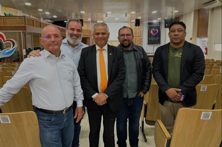 Deputado Daniel de Castro visita liderança religiosa no Guará II e destaca papel das igrejas na comunidade Deputado Daniel de Castro visita liderança religiosa no Guará II e destaca papel das igrejas na comunidade