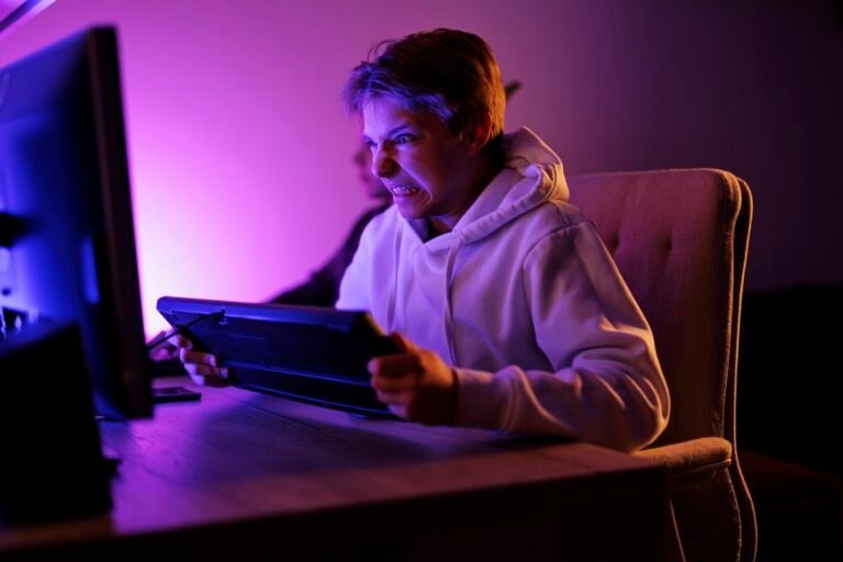 Gamers podem ter risco aumentado de desenvolver bruxismo. Entenda Gamers podem ter risco aumentado de desenvolver bruxismo. Entenda