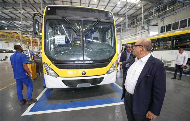 GDF avança na renovação da frota com entrega de 444 novos ônibus: Ibaneis visita fábrica da Marcopolo no Espírito Santo GDF avança na renovação da frota com entrega de 444 novos ônibus: Ibaneis visita fábrica da Marcopolo no Espírito Santo