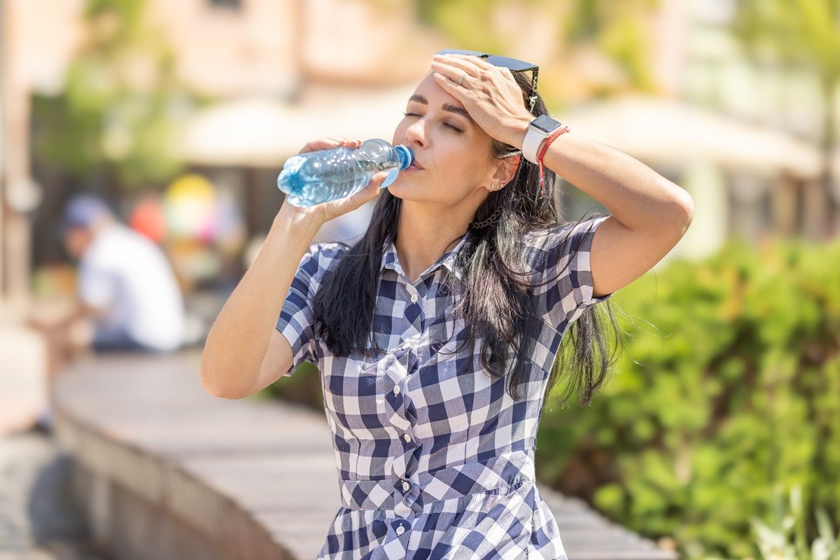 Beber água pela manhã diminui risco de AVC? Entenda se é verdade
