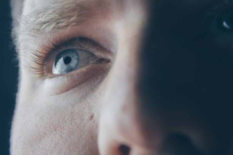 Alzheimer pode ser identificado nos olhos antes dos sinais de demência Alzheimer pode ser identificado nos olhos antes dos sinais de demência