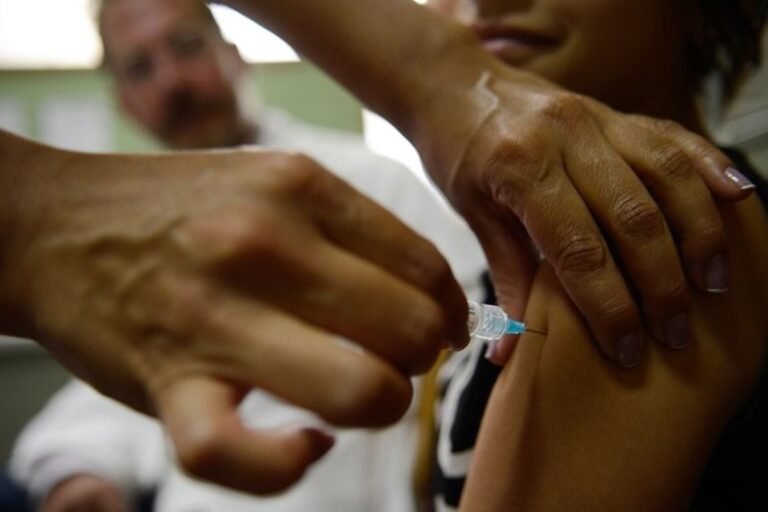 Confira quais são as vacinas essenciais para cada fase da vida Confira quais são as vacinas essenciais para cada fase da vida