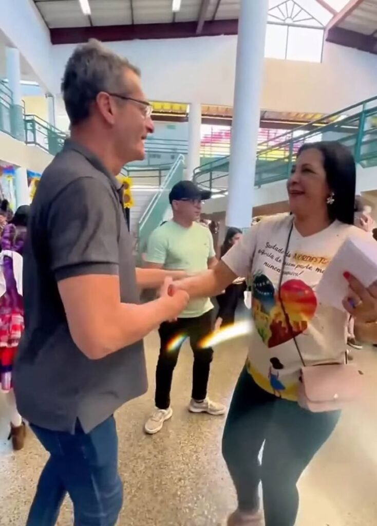 4920379440299618327-1-734x1024 Roney Nemer celebra aniversário do Recanto das Emas com emoção e memória em homenagem