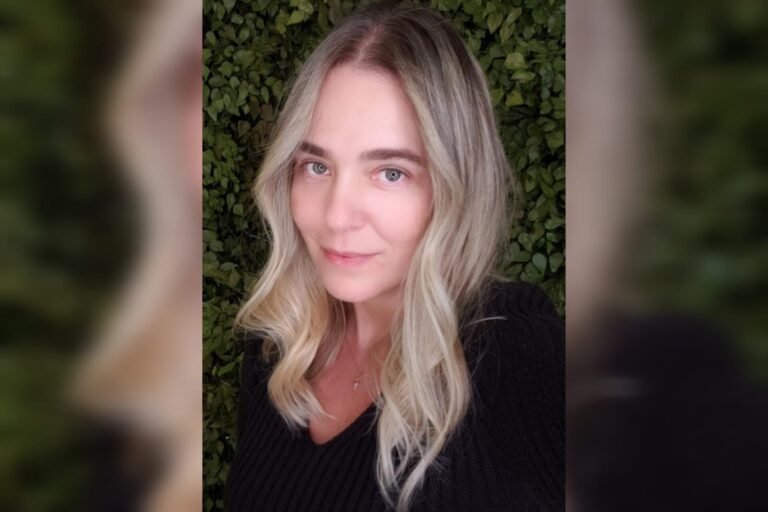 Mulher descobre ser autista após diagnóstico do filho: “Reprimi tudo” Mulher descobre ser autista após diagnóstico do filho: “Reprimi tudo”