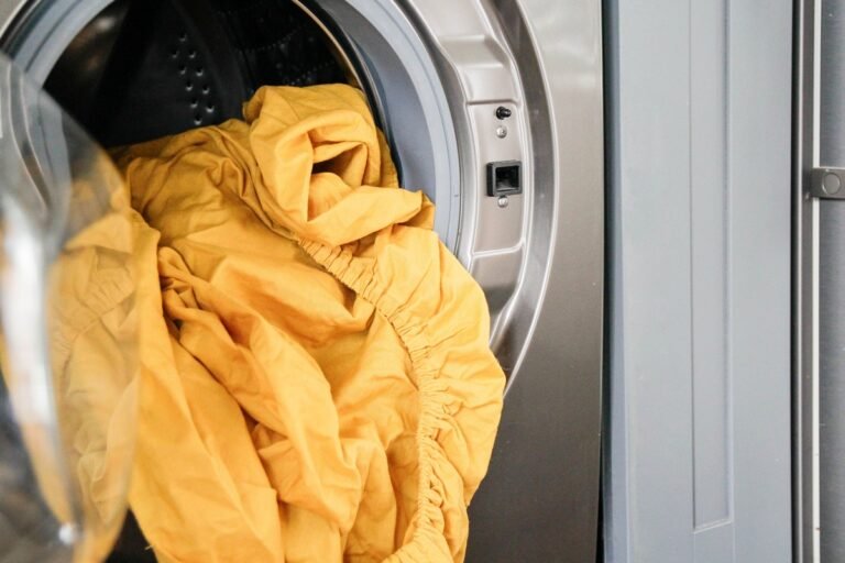 Com que frequência devo lavar a roupa de cama? Especialista explica Com que frequência devo lavar a roupa de cama? Especialista explica