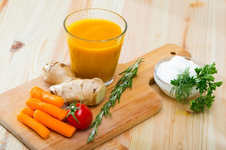 Suco de cenoura com gengibre: saiba benefícios e como preparar bebida