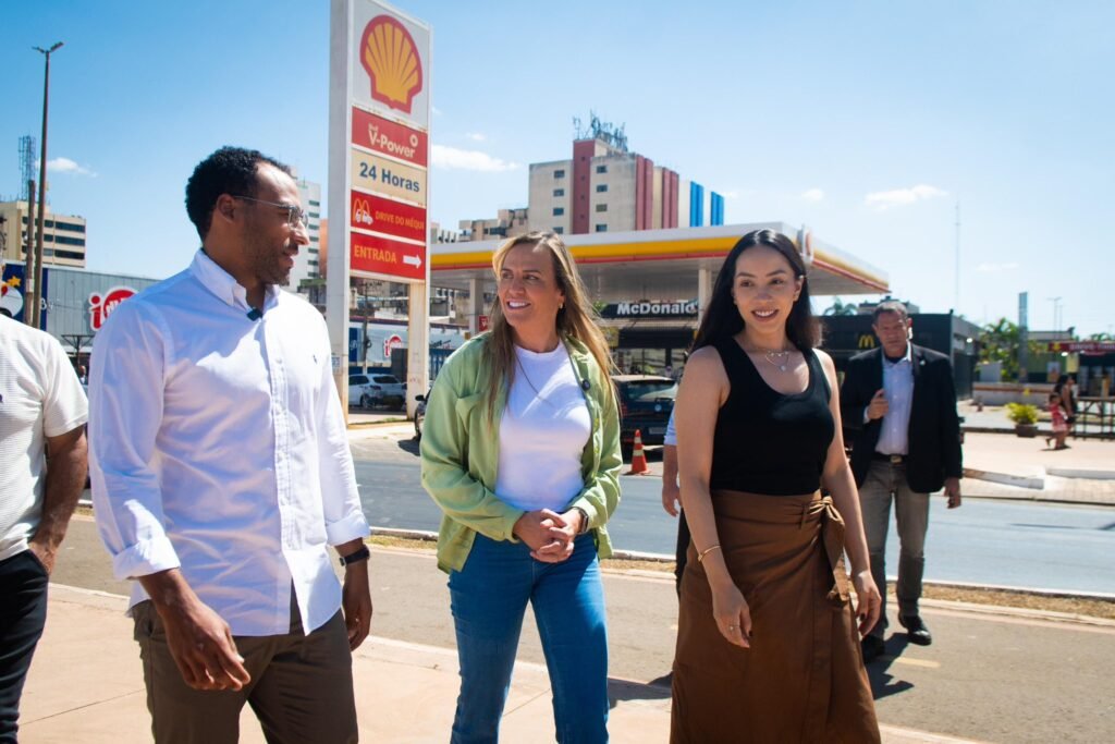GwuDSCXXEAEmVyM-1024x683 Celina Leão recebe família de Pelé em monumento que transformou o trânsito em Ceilândia e Taguatinga
