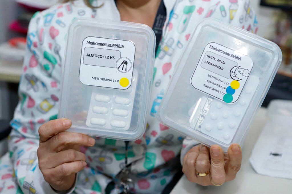 Linguagem-simples-para-receitas-de-medicamentos.-Foto-Jhonatan-Cantarelle-Agencia-Saude-DF-1-1024x683 Celina Leão anuncia modelo "Receita Simples” para facilitar uso de medicamentos por pacientes no DF