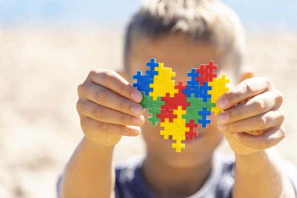equatorial-bneficio-para-autistas2 Vice Governadora Celina Leão destaca Cartilha do Autismo que busca ampliar inclusão e respeito no DF