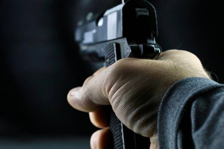 Assassinos executam rivais a tiros e abandonam corpos em cemitério