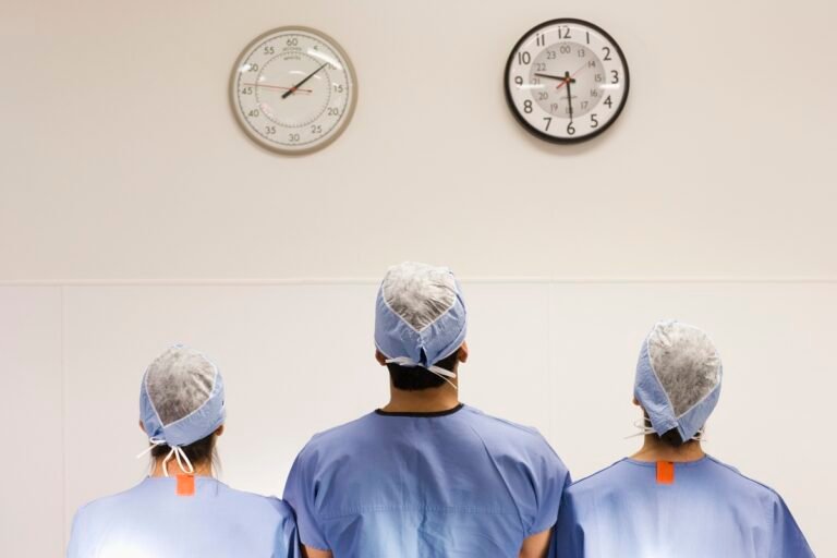 Quanto tempo deve durar a consulta? Médicos debatem intervalo mínimo