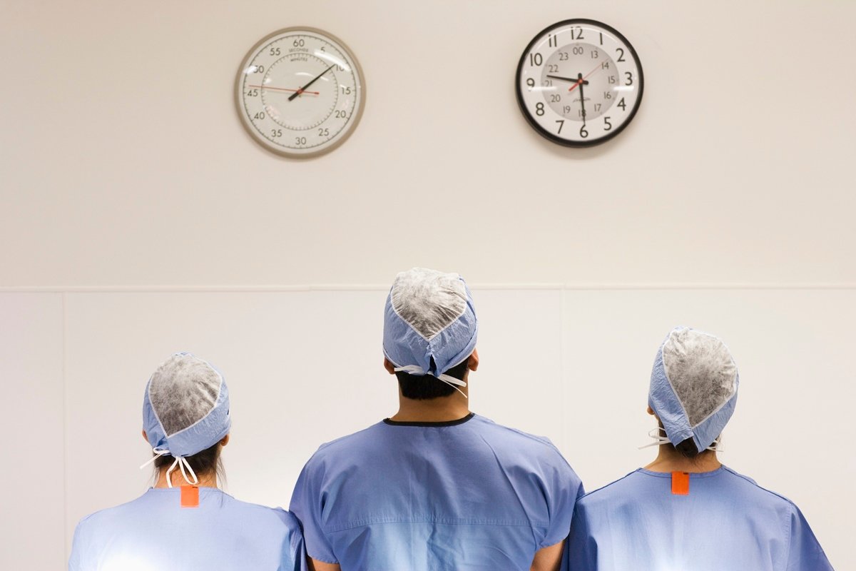 Quanto tempo deve durar a consulta? Médicos debatem intervalo mínimo
