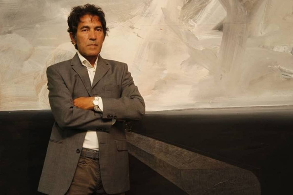 Artista italiano viraliza com venda de "obra" invisível por R$ 87 mil