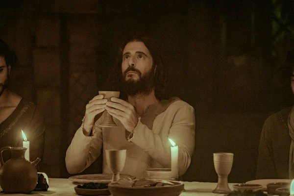 Ator passa por preparo “milagroso” para crucificação em The Chosen