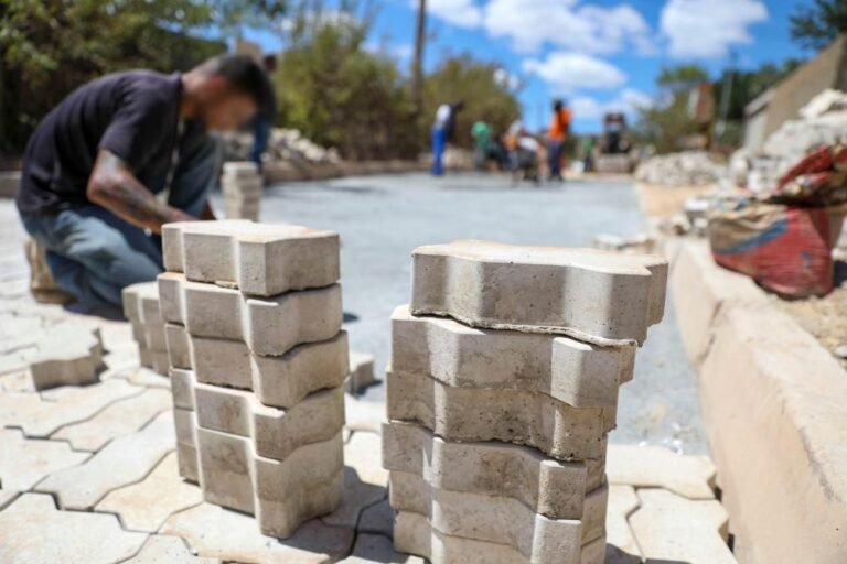 Boa Vista, na Fercal, ganha rua pavimentada com bloquetes ecológicos