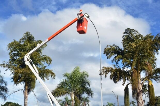 CEB IPes lança edital para obras de iluminação pública de R$ 100 milhões