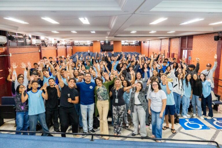 Entre dicas e motivação, Aulão do Saeb inspira alunos no Recanto das Emas