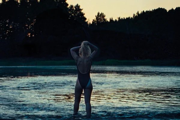 Filme de Kristen Stewart, A Cronologia da Água ganha data de estreia