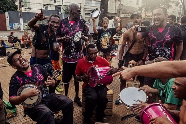 Grupo de pagode criado na Cracolândia vira símbolo de inclusão