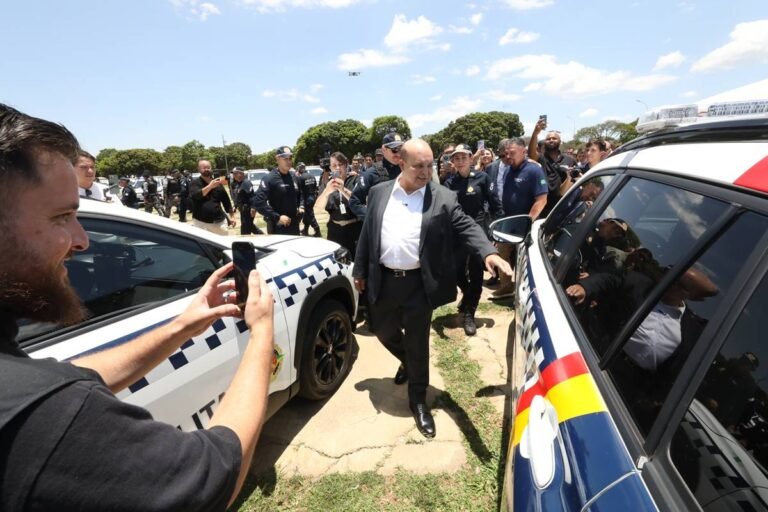 Ibaneis Rocha entrega 125 novas viaturas à Polícia Militar do DF