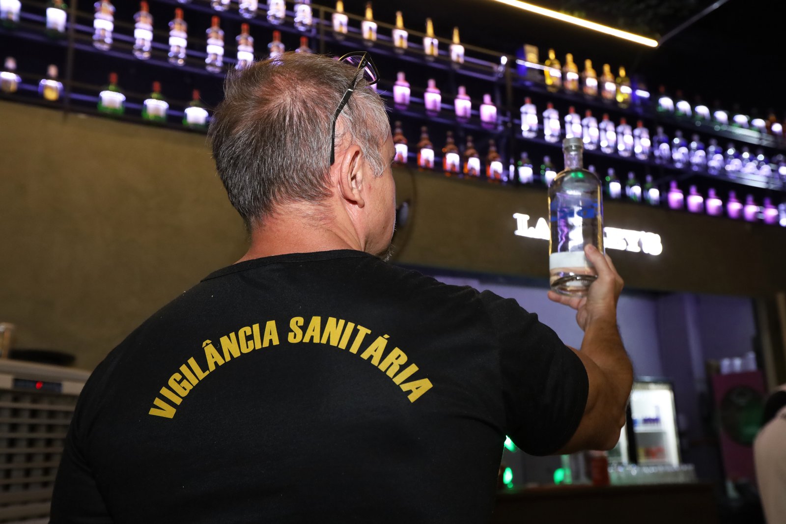 Operação noturna apreende bebidas clandestinas no Distrito Federal