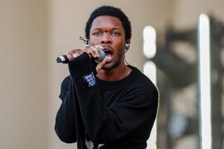 Show de D4vd no Lollapalooza é cancelado após morte de jovem: entenda