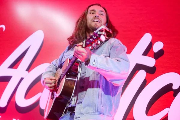 Vitor Kley relembra encontro com fã brasiliense que morreu de leucemia