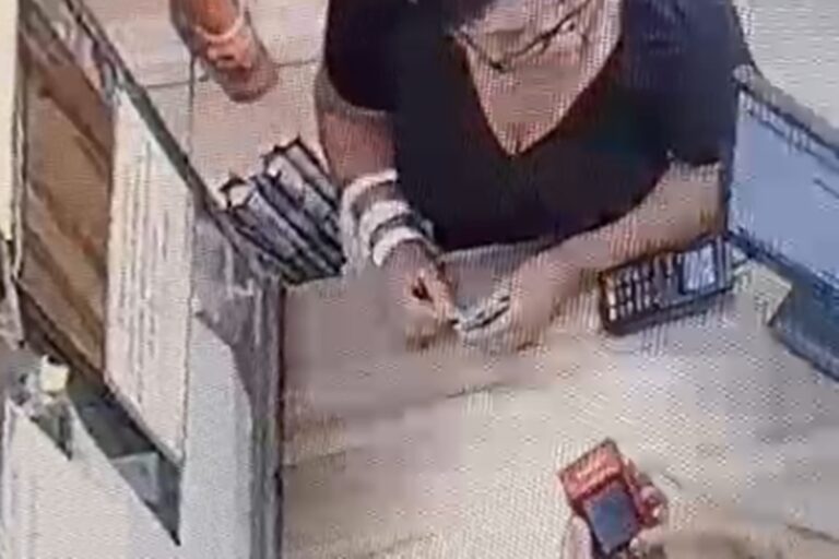 mulher é flagrada com 28 cartões roubados e 12 documentos no DF