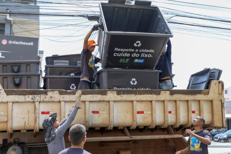 GDF instala novos contêineres e reforça limpeza no Riacho Fundo II