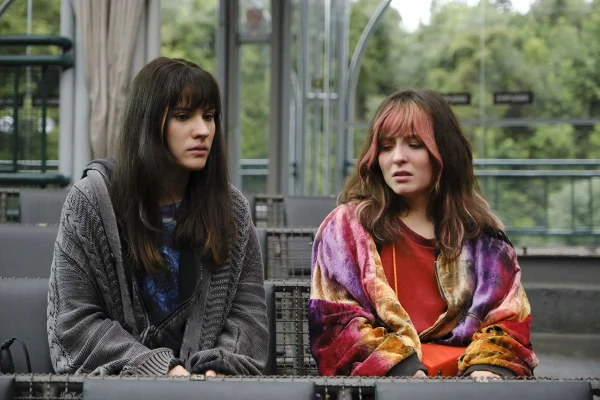 A inusitada relação de Larissa Manoela, o marido e atriz em novo filme