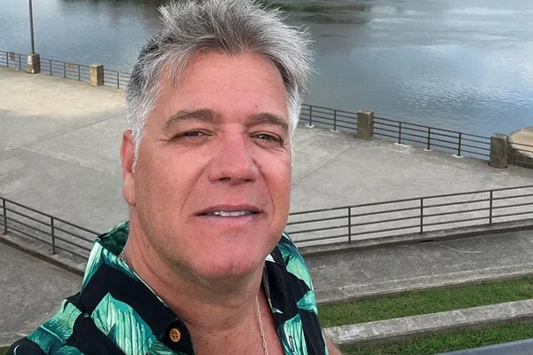 Ator quebra silêncio após ser banido do SBT por concordar com Zezé