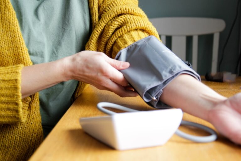 Cardiologistas apontam valores preocupantes que indicam pressão alta