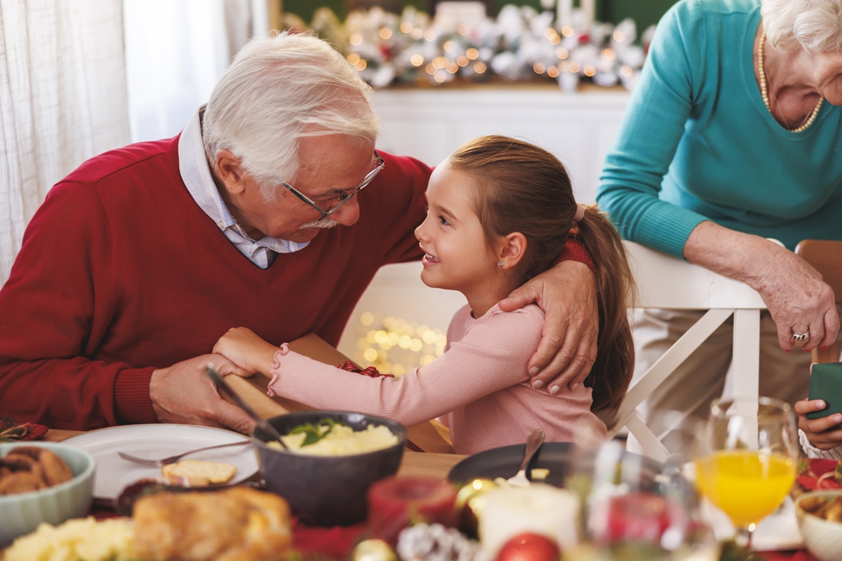 Ceia para crianças e idosos exige cuidados especiais. Médicos explicam