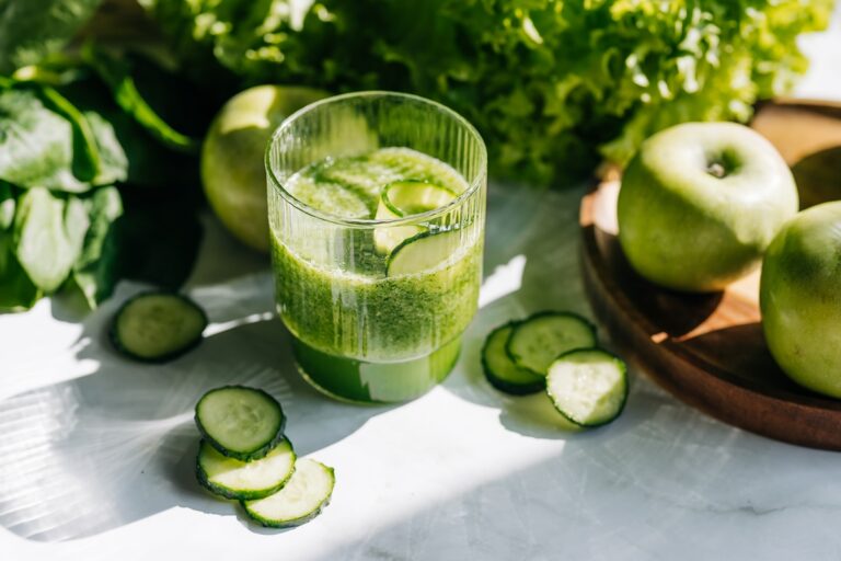 Detox? Nutricionistas explicam benefícios do suco verde
