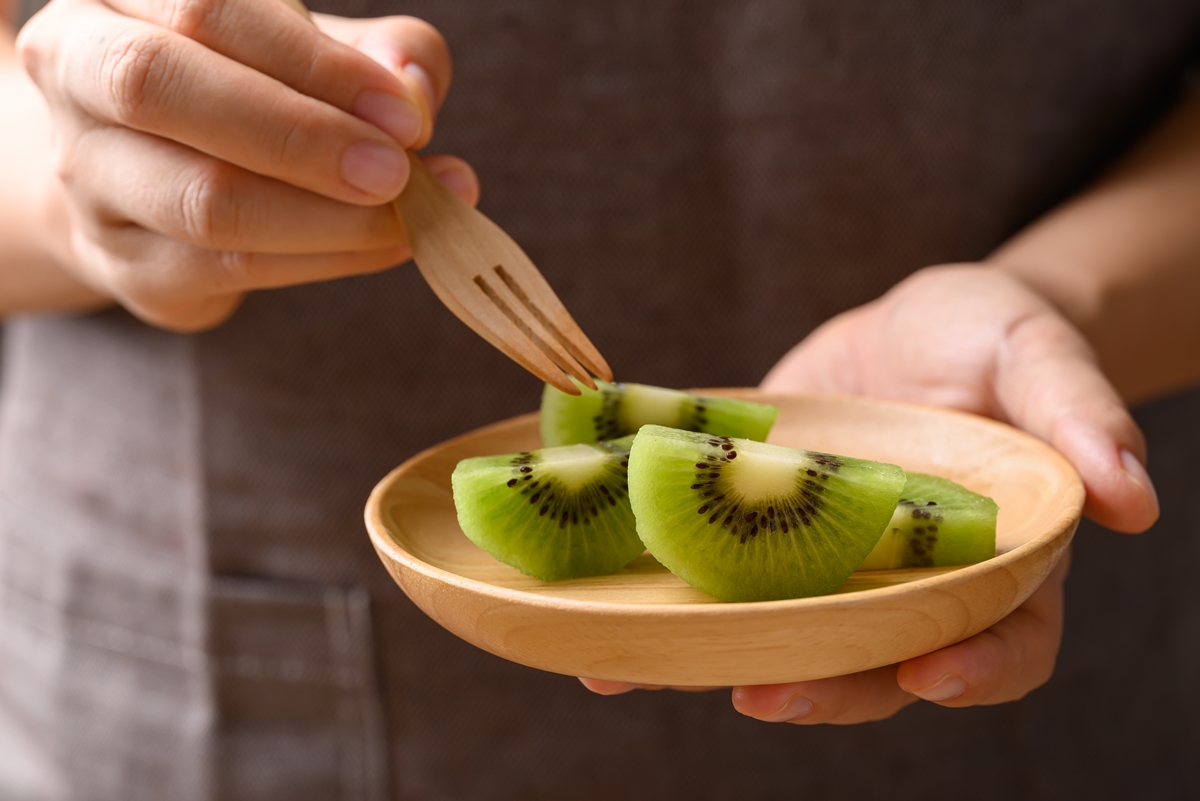 Diretriz recomenda consumo de kiwi e psyllium contra intestino preso
