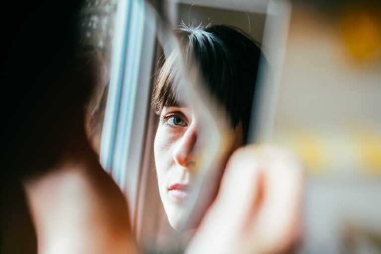 Expressões faciais podem revelar tendência à depressão, diz estudo